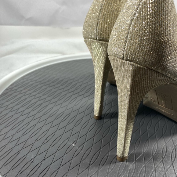 Fioni Gold Sparkle Scallop Pump Heels Size 10 - Picture 7 of 11